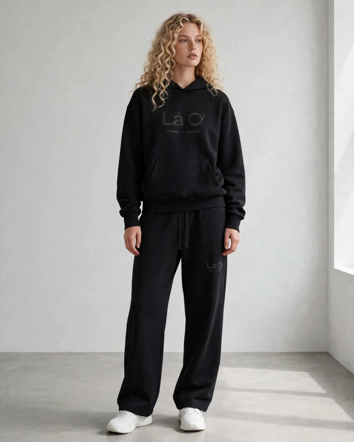 Lá Q - Essential Heavyweight Straight-Leg Sweatpants - Women view