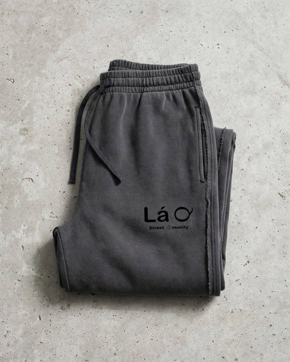 Lá Q - Snow Washed Raw Edge Sweatpants | Unisex