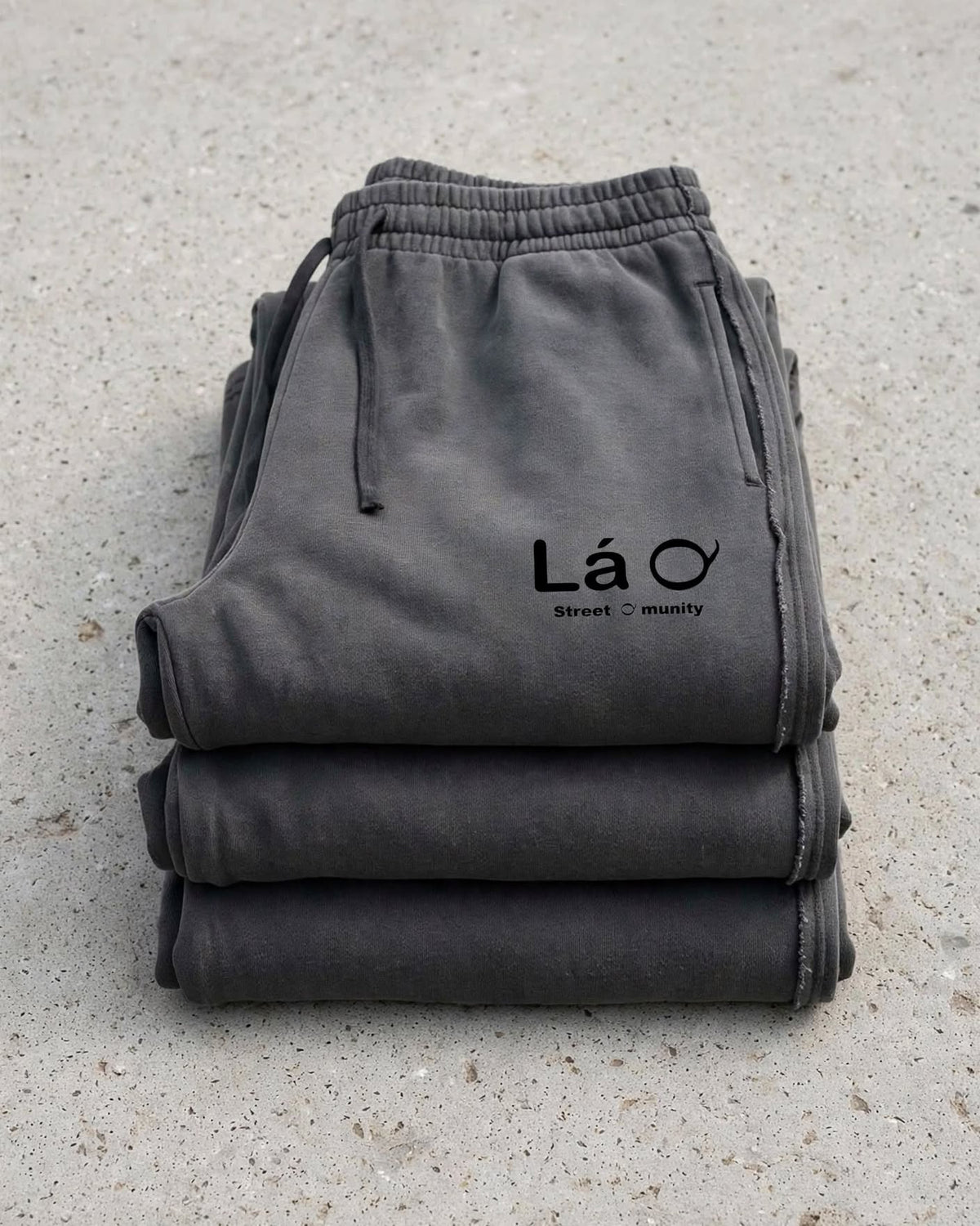 Lá Q - Snow Washed Raw Edge Sweatpants - Men view