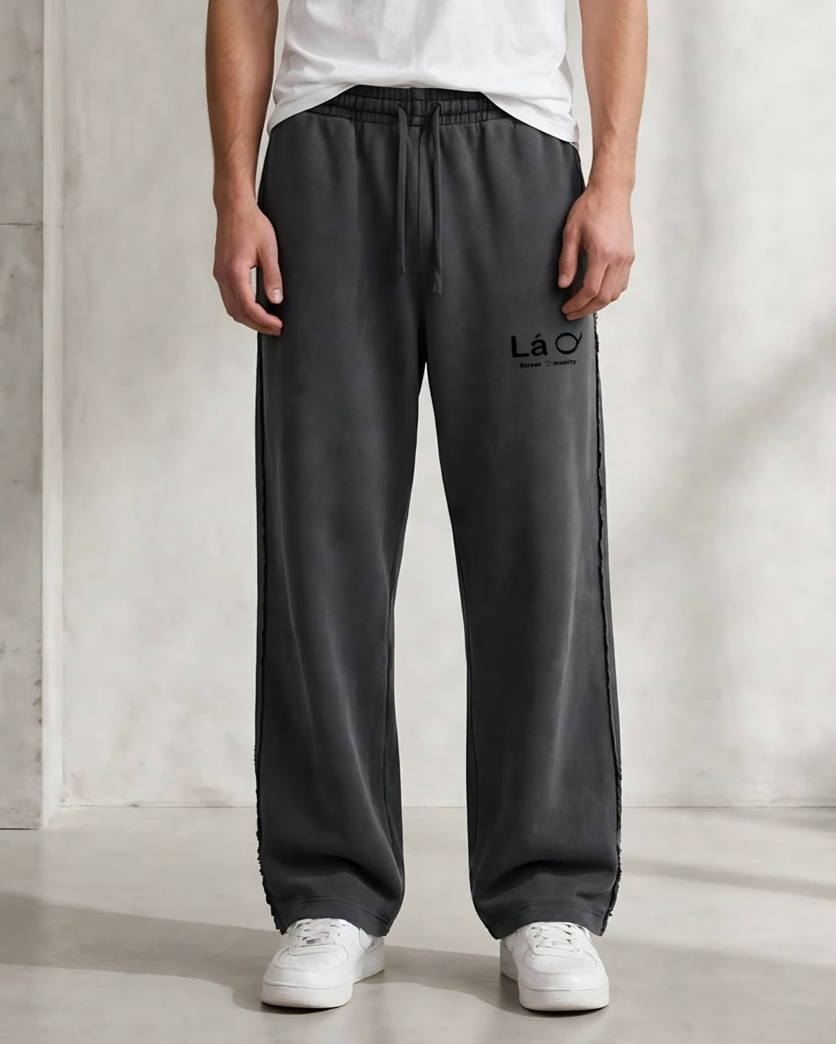 Lá Q - Snow Washed Raw Edge Sweatpants - Men view