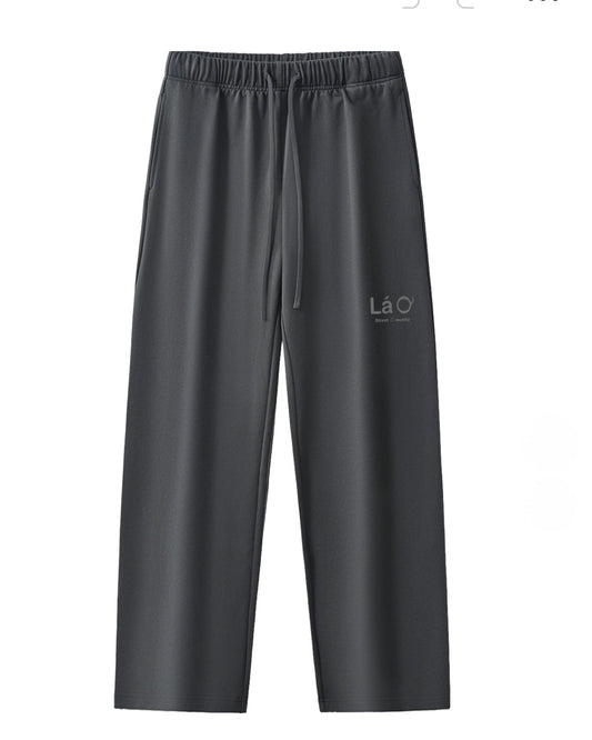 Lá Q - Essential Heavyweight Straight-Leg Sweatpants - Men view