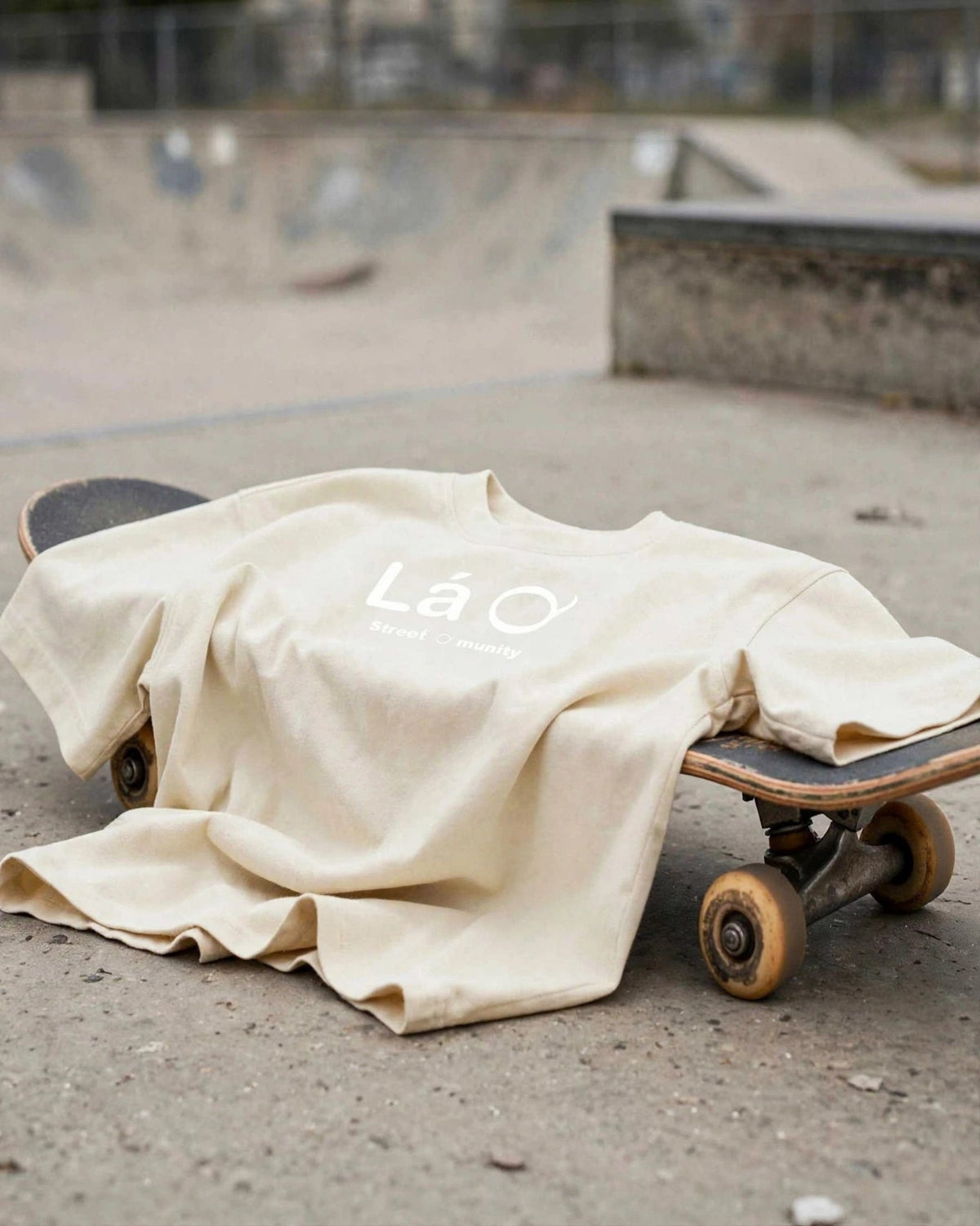 Lá Q - Boxy Oversized T-Shirt - Women view
