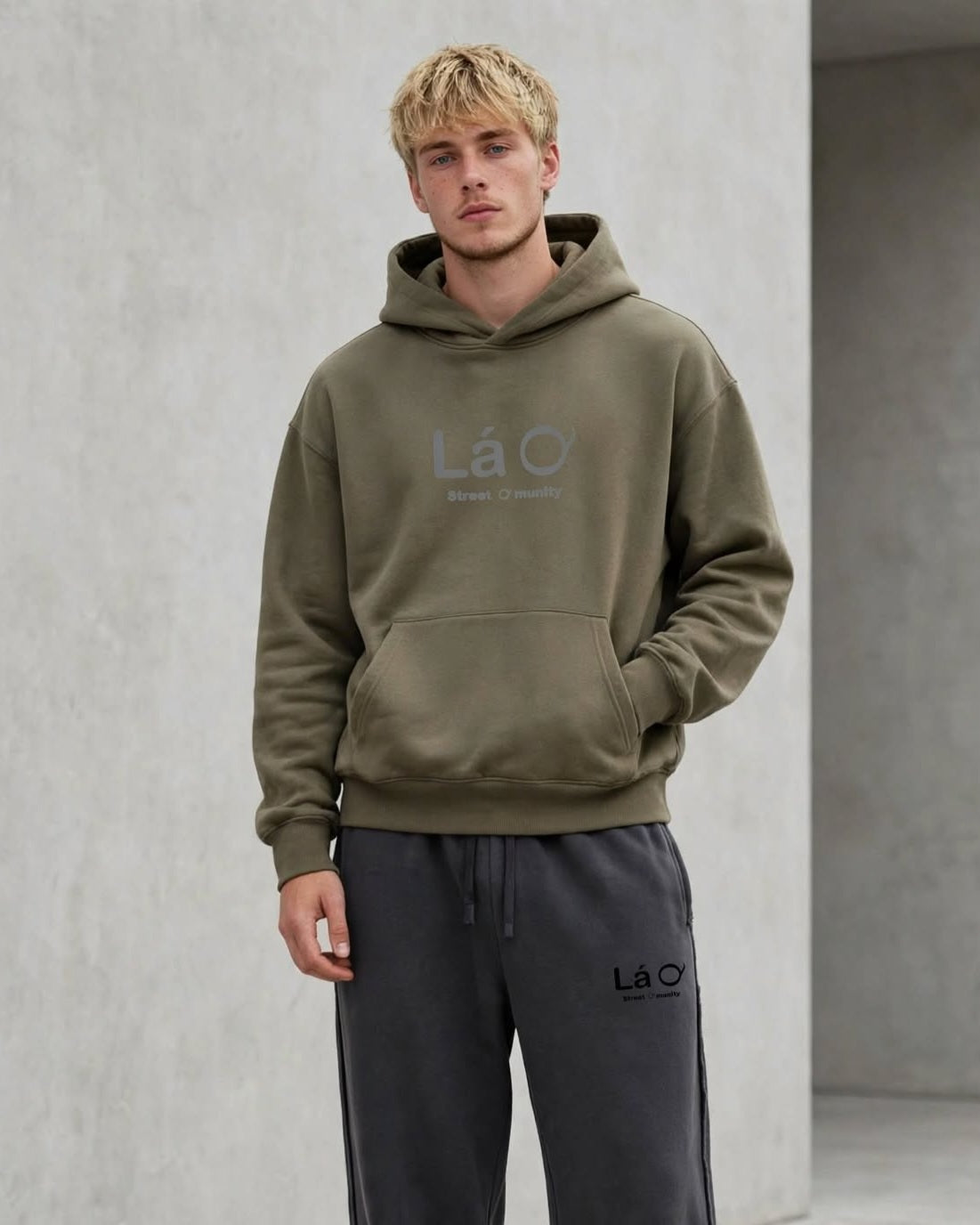 Lá Q - Essential Heavyweight Fleece Hoodie - Men view