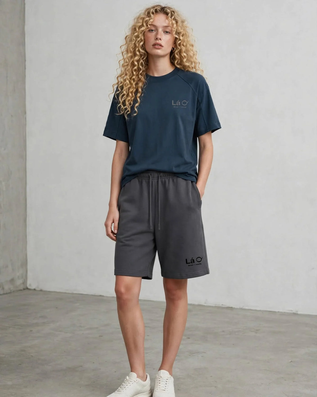 Lá Q - Unisex Raglan Sleeve T-Shirt - Women view