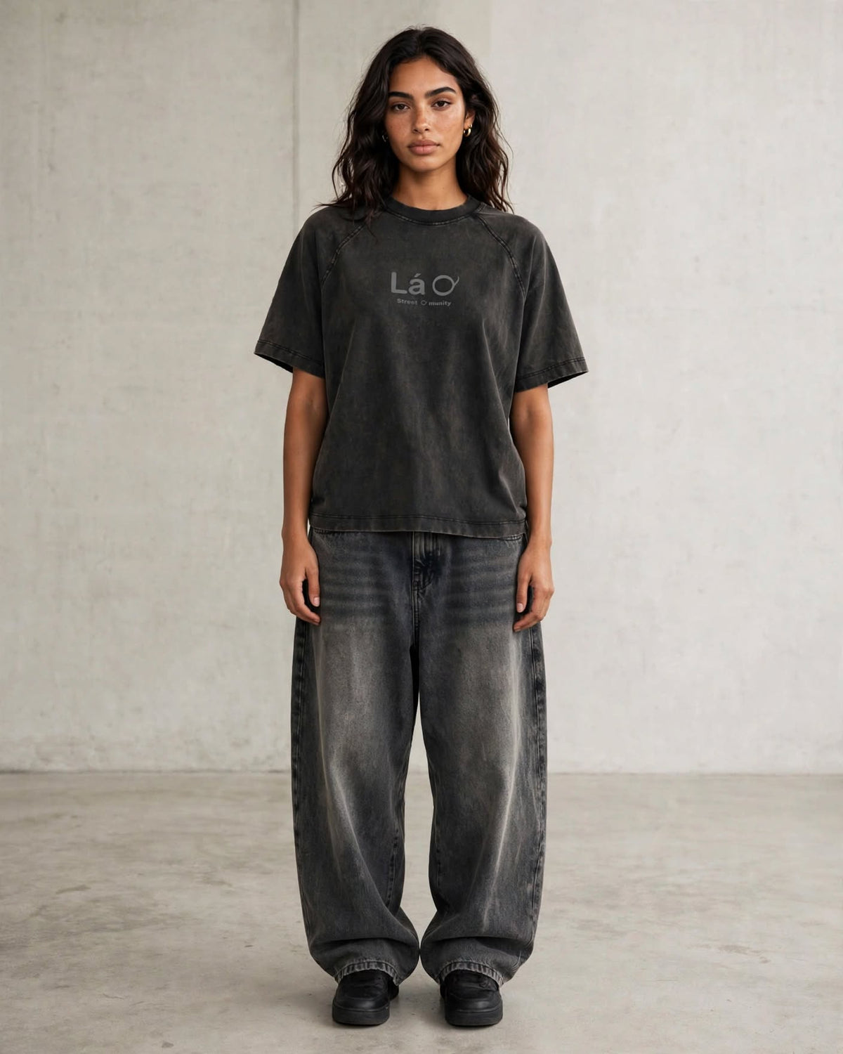 Lá Q - Vintage Washed Raglan Cotton T-Shirt - Women view
